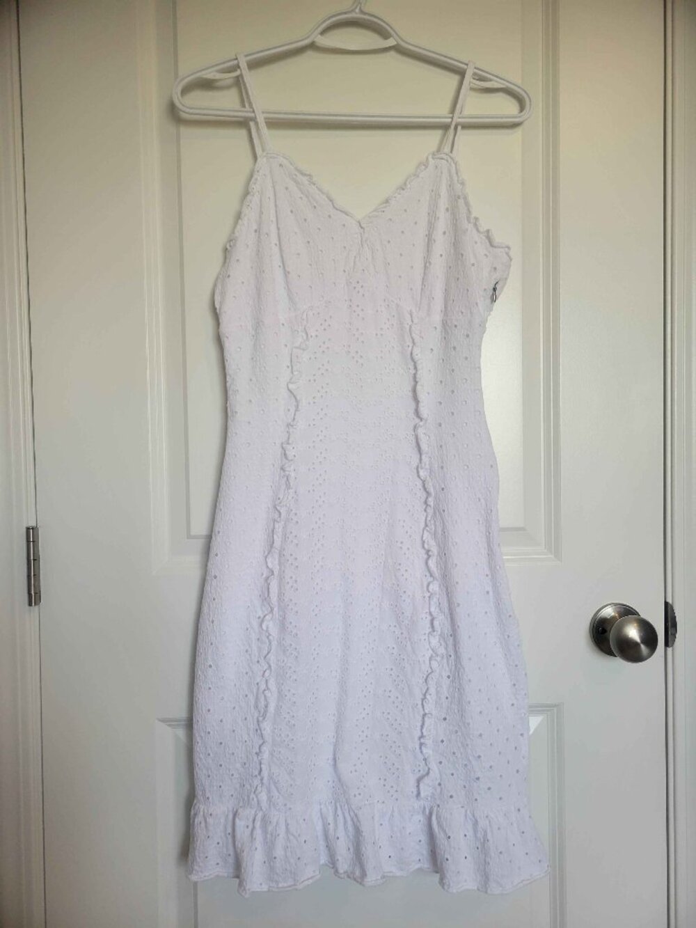 GUESS beautiful white eyelet ruffle dress, womens